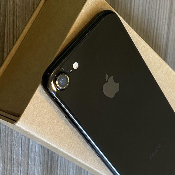 iPhone 7 Jet Black 128GB Refurbished - Image 9