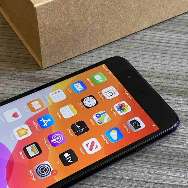 iPhone 7 Plus 128GB Matte Black Refurbished + protector - Image 2