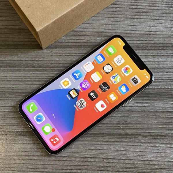 iPhone X 64GB Very Good Grade White / Silver - Image 3