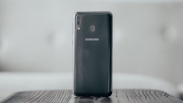 Mobile Outlet Samsung Galaxy M20 review design